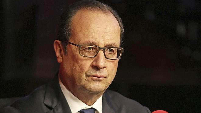 Hollande dice que España y Grecia han pagado «un alto tributo» para seguir en el euro