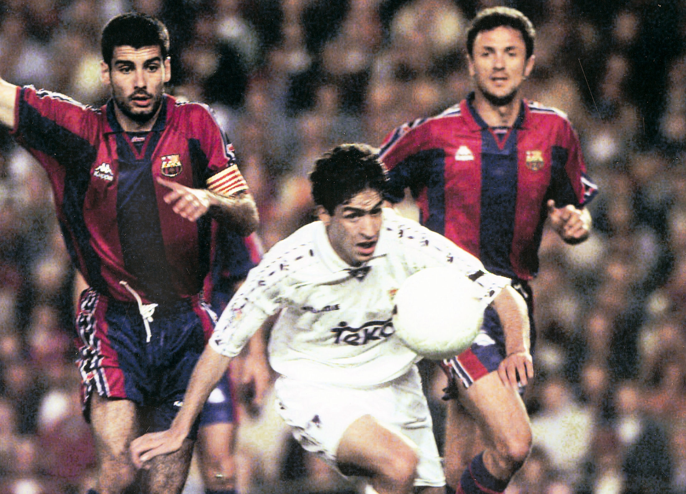 <div>10</div><div><h2>Los futbolistas con más Clásicos ligueros disputados</h2><p>Raúl es, junto a Paco Gento, el futbolista que más partidos entre Real Madrid y Barça ha disputado en el campeonato liguero con un total de 31. Le siguen los 29 de Xavi Hernández. En la imagen, Raúl junto a Guardiola y Popescu en 1997.</p></div>