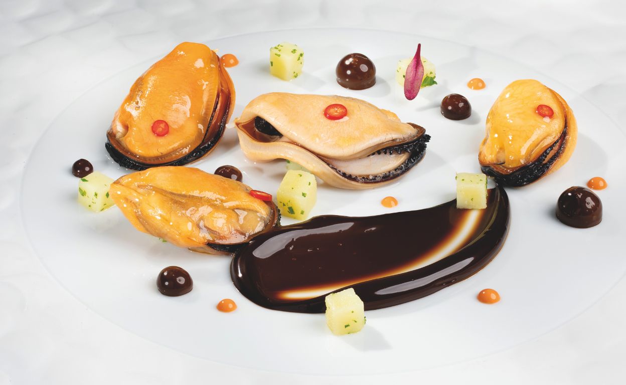 Mejillones con mahonesa negra